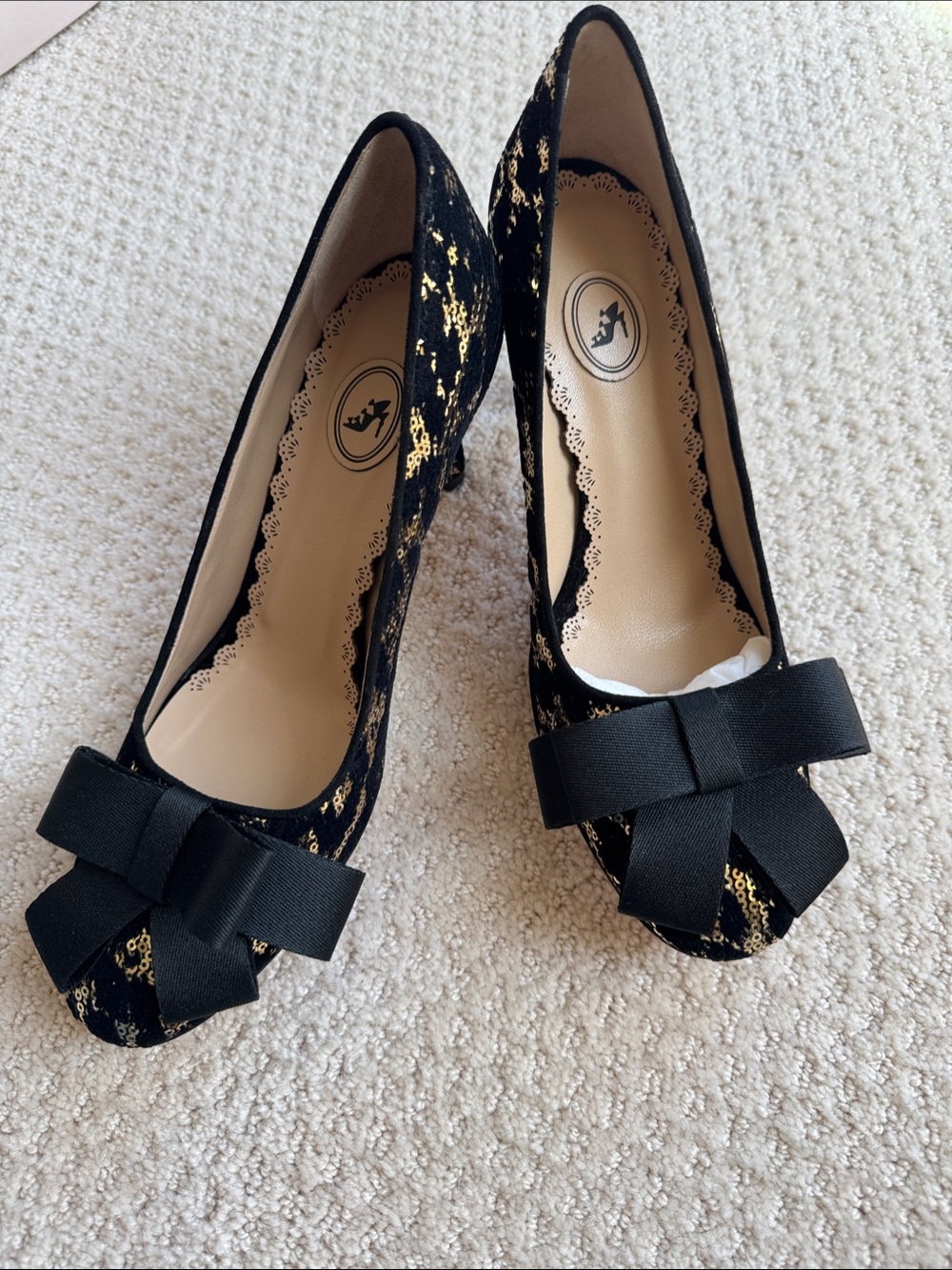 Black and Gold Bow Detail Pointed-Toe Heels
